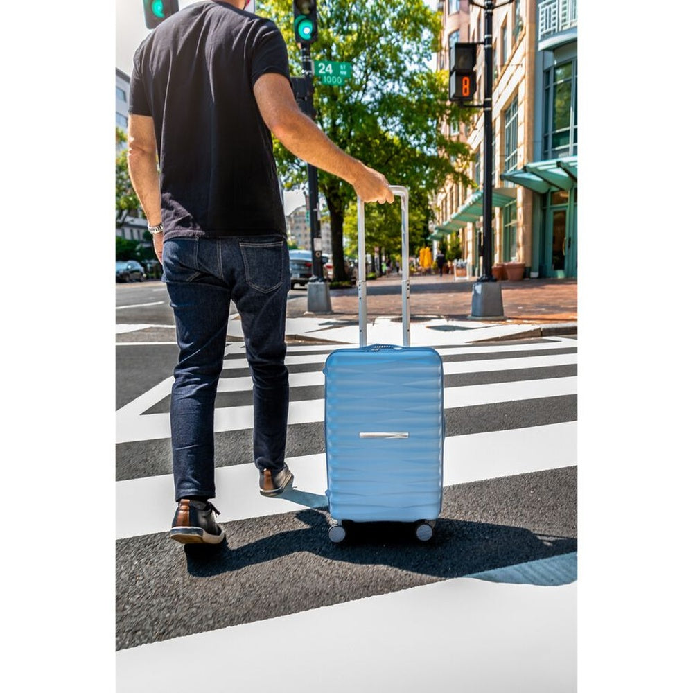Samsonite Voltage DLX Spinner Luggage