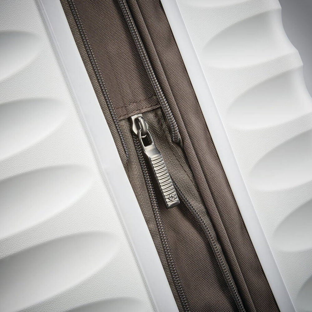 Samsonite Voltage DLX Spinner Luggage