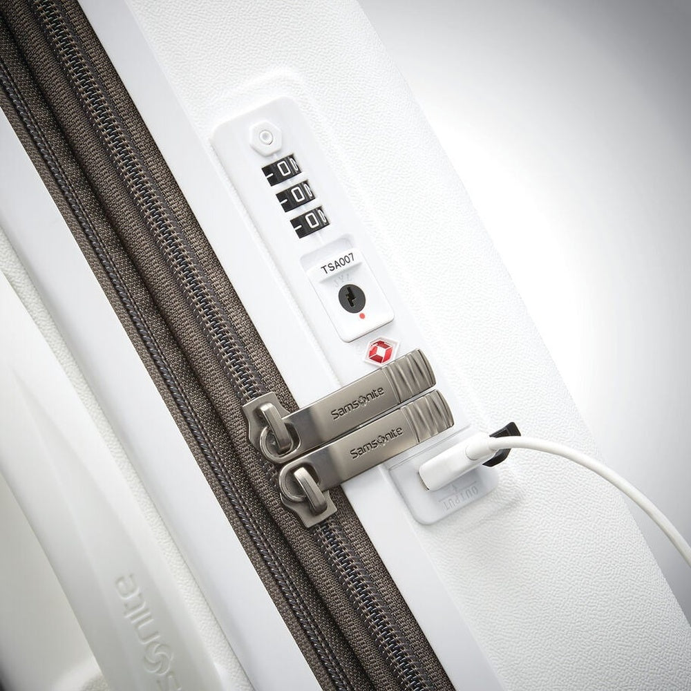 Samsonite Voltage DLX Spinner Luggage