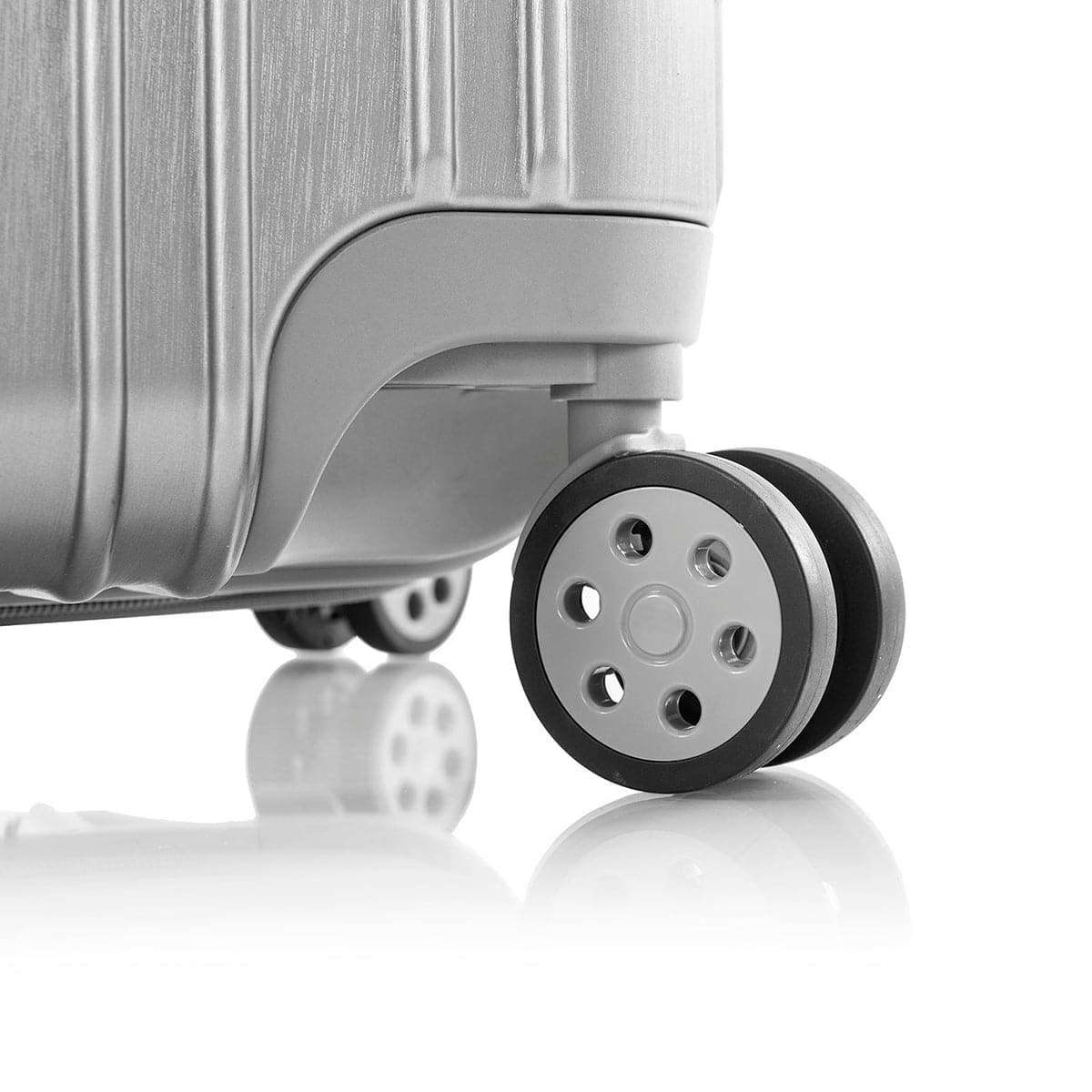 Heys Xtrak 21" Carry-On Spinner Luggage
