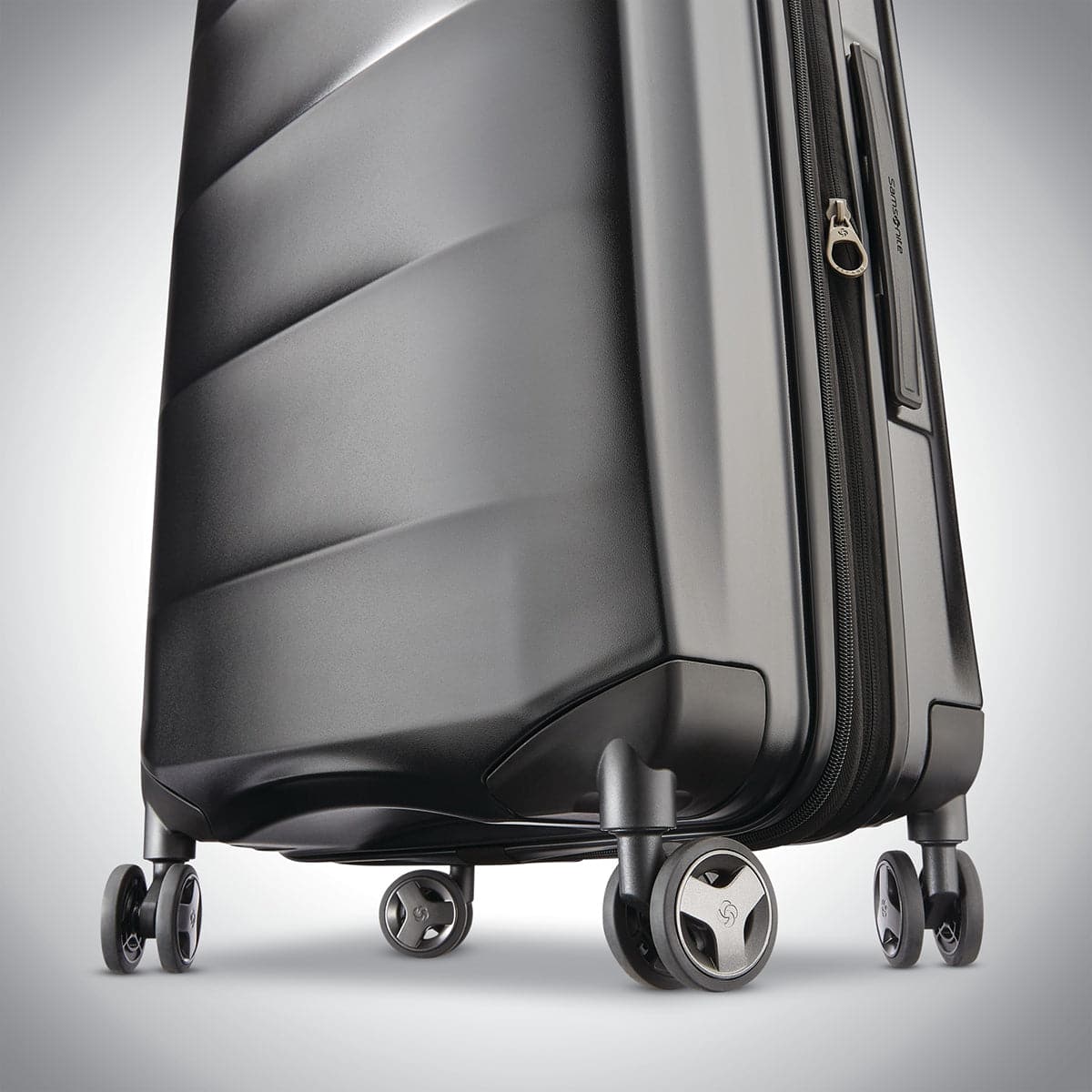 Samsonite Octiv Hardside 22" Spinner Carry On Luggage