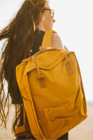 Woman carrying BRIC's backpack after shopping BRIC's luggage at bagdUp