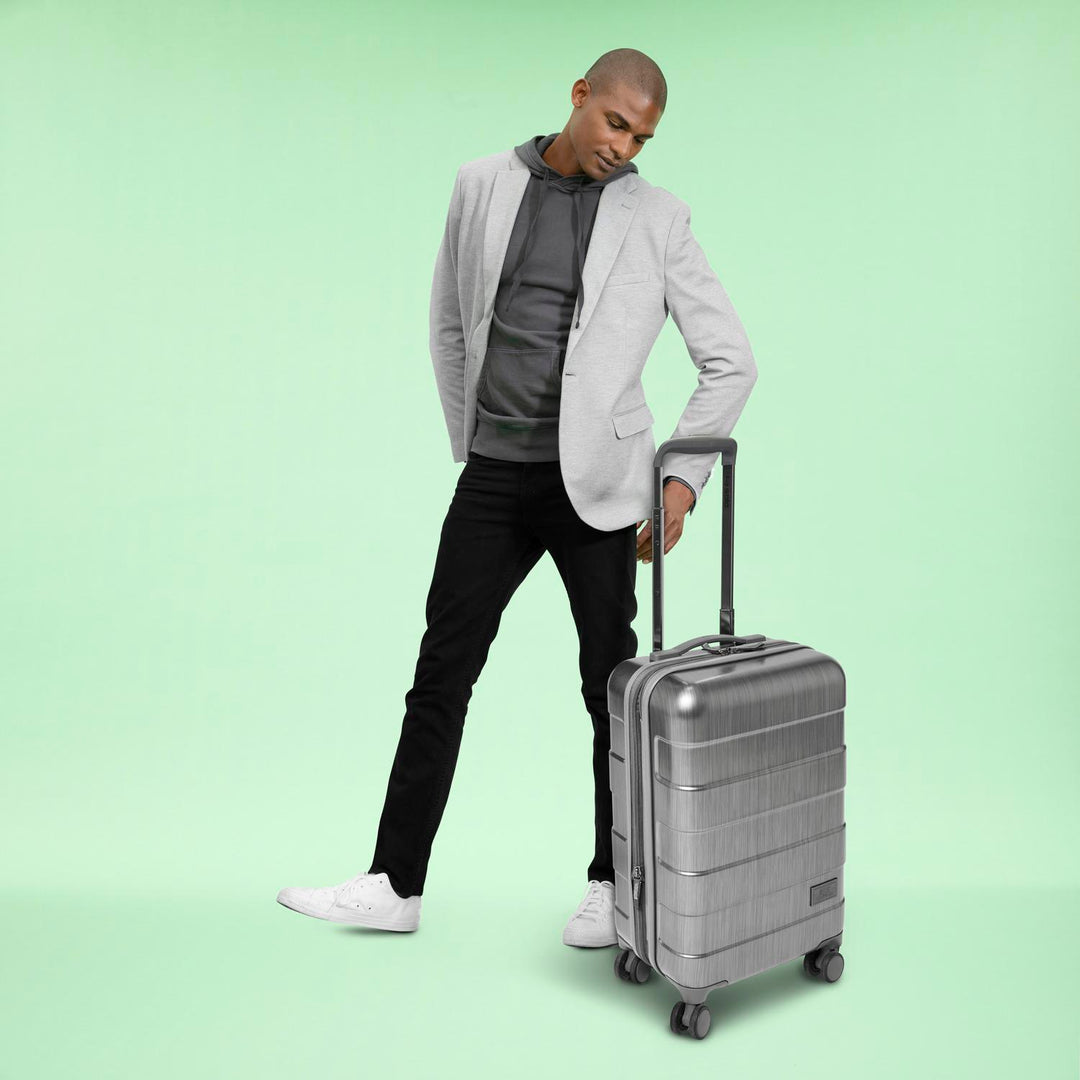 Man posing with Solo luggage from bagdUp