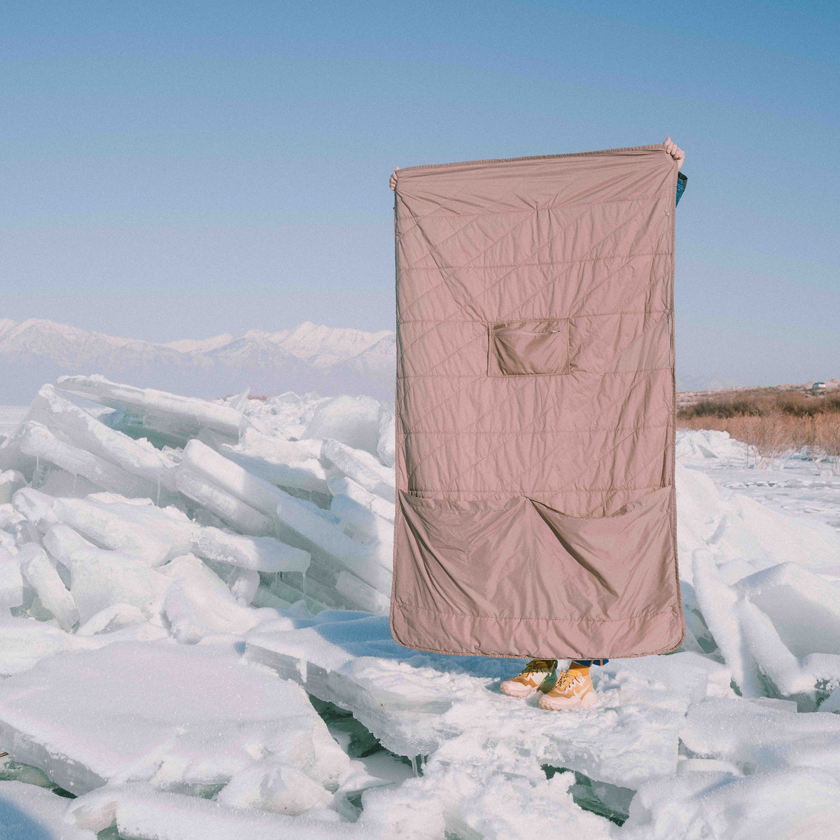 Gravel Layover Packable and Insulated Travel Blanket