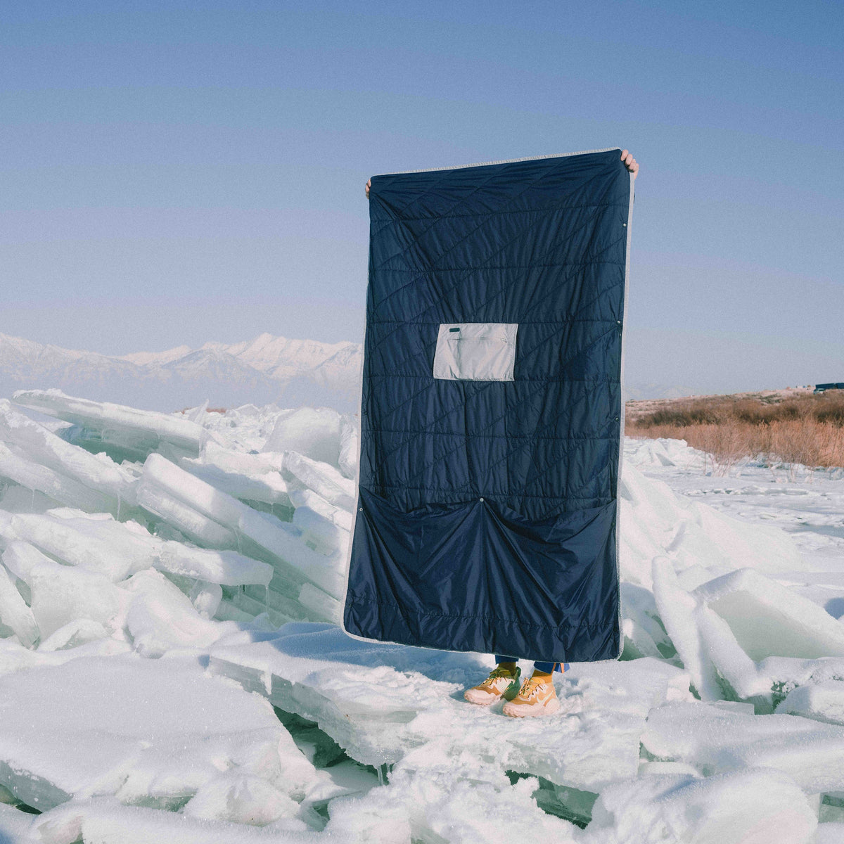 Gravel Layover Packable and Insulated Travel Blanket