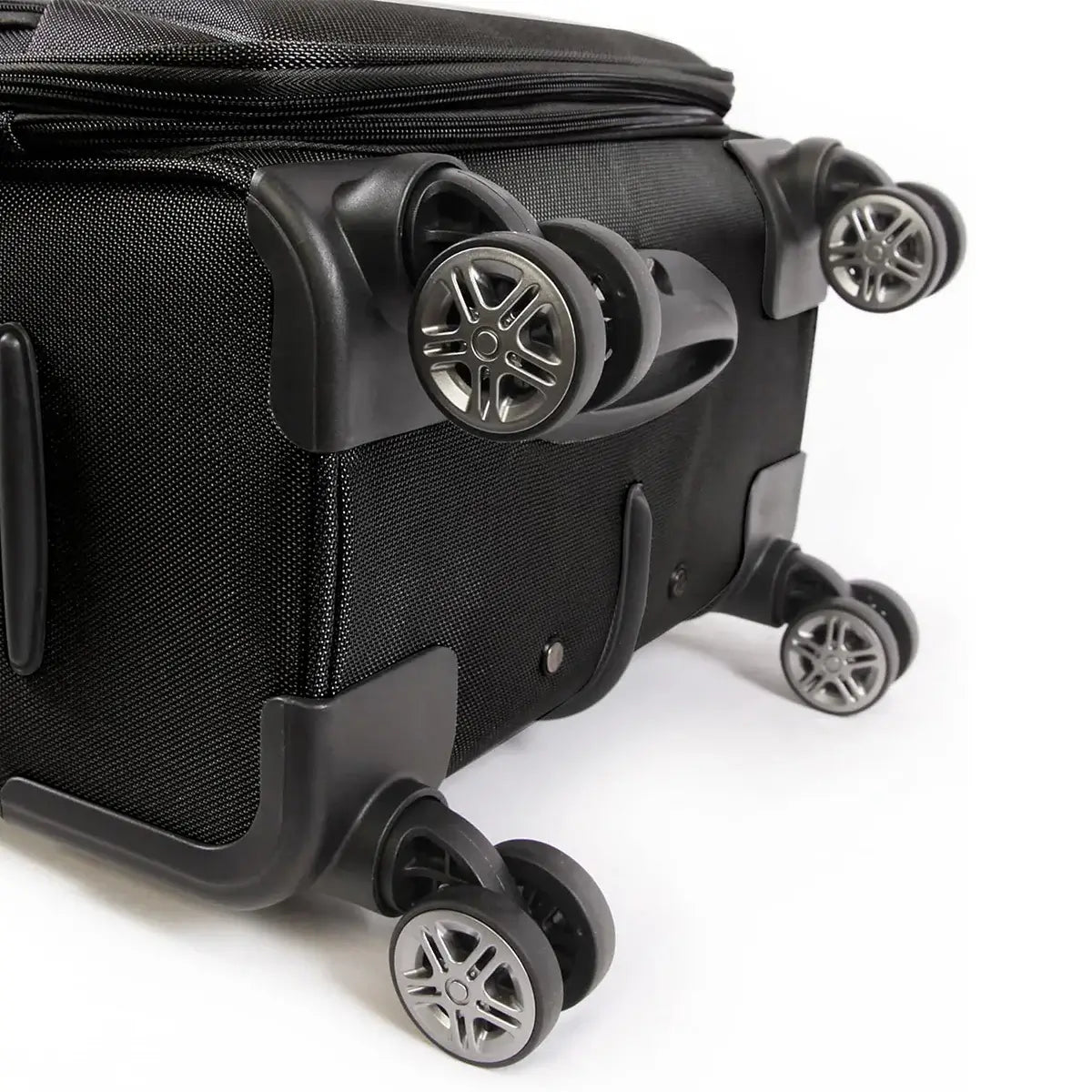 Perry Ellis Charleston Lightweight Spinner Carry On Luggage bagdUp