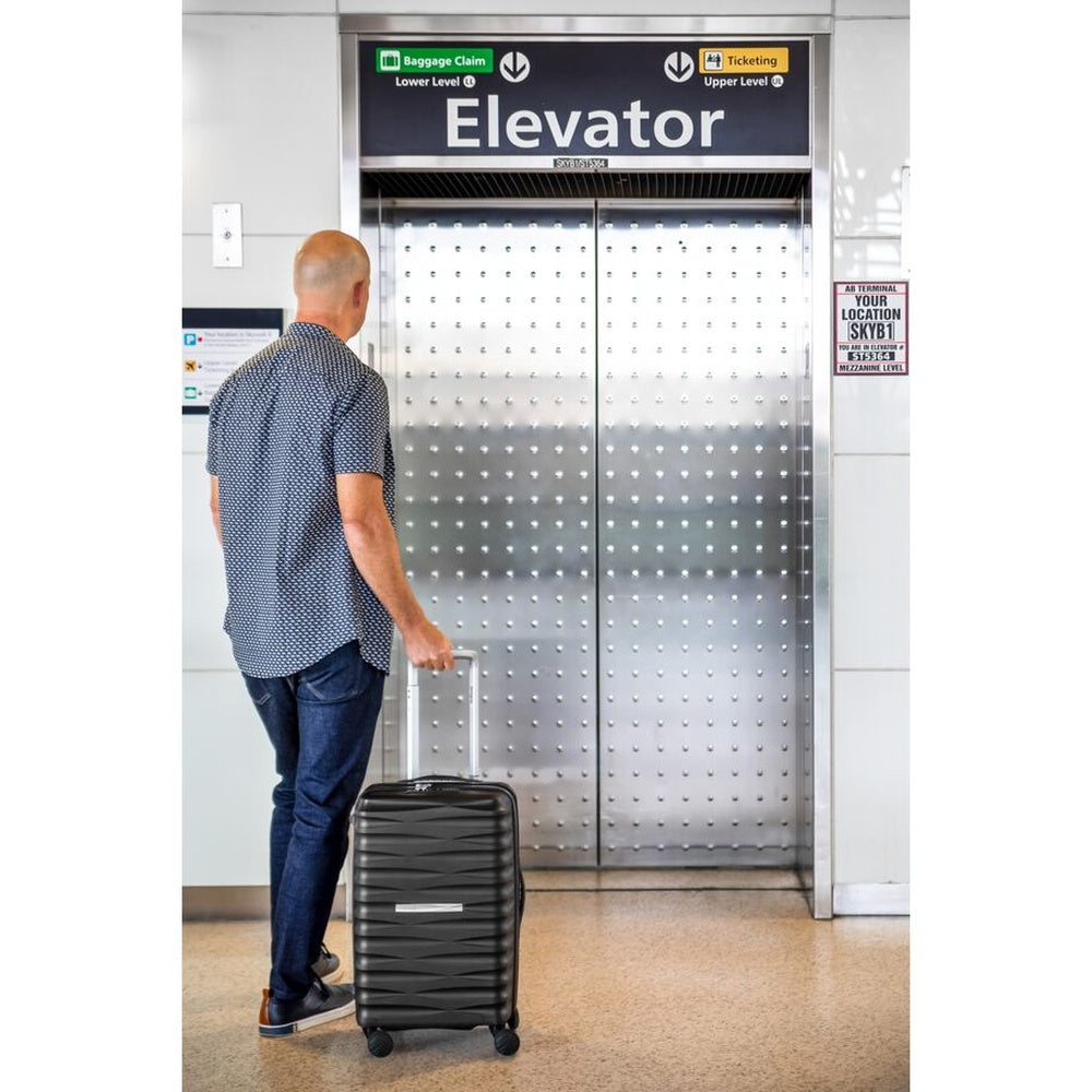 Samsonite Voltage DLX Spinner Luggage