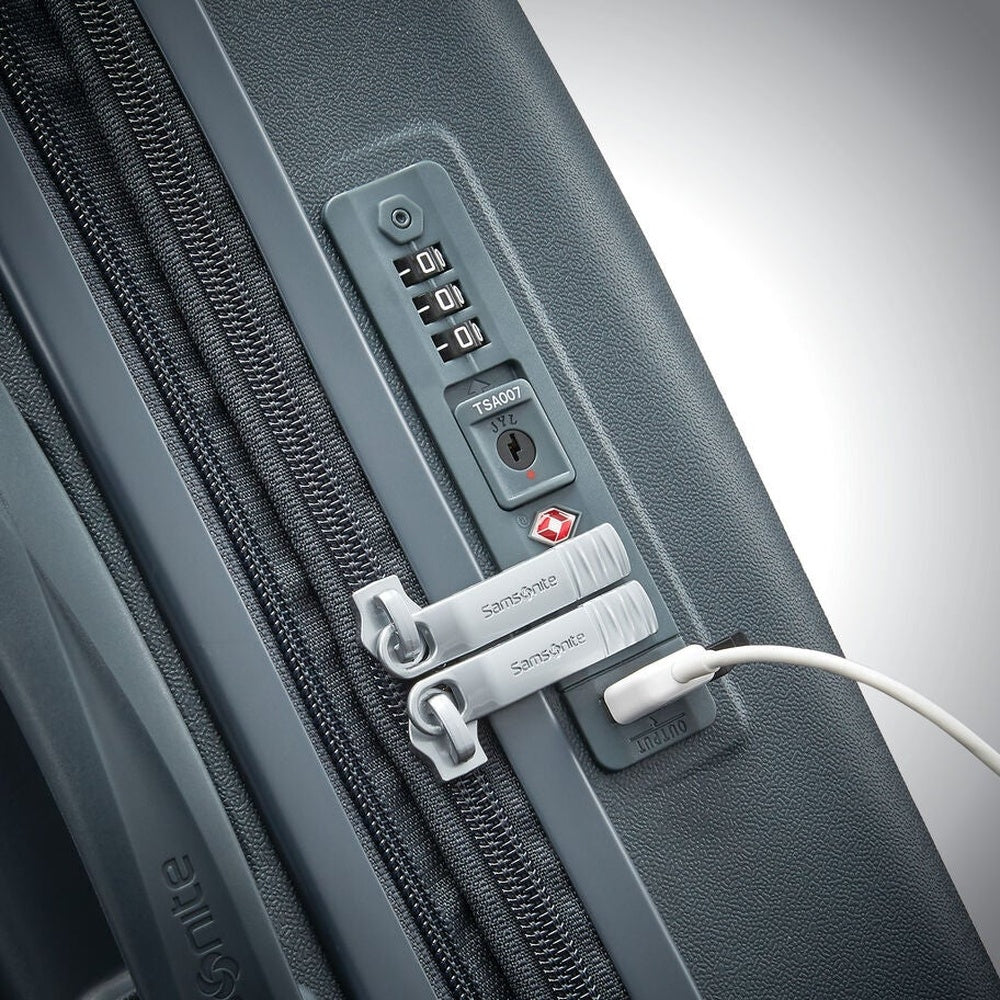 Samsonite Voltage DLX Spinner Luggage
