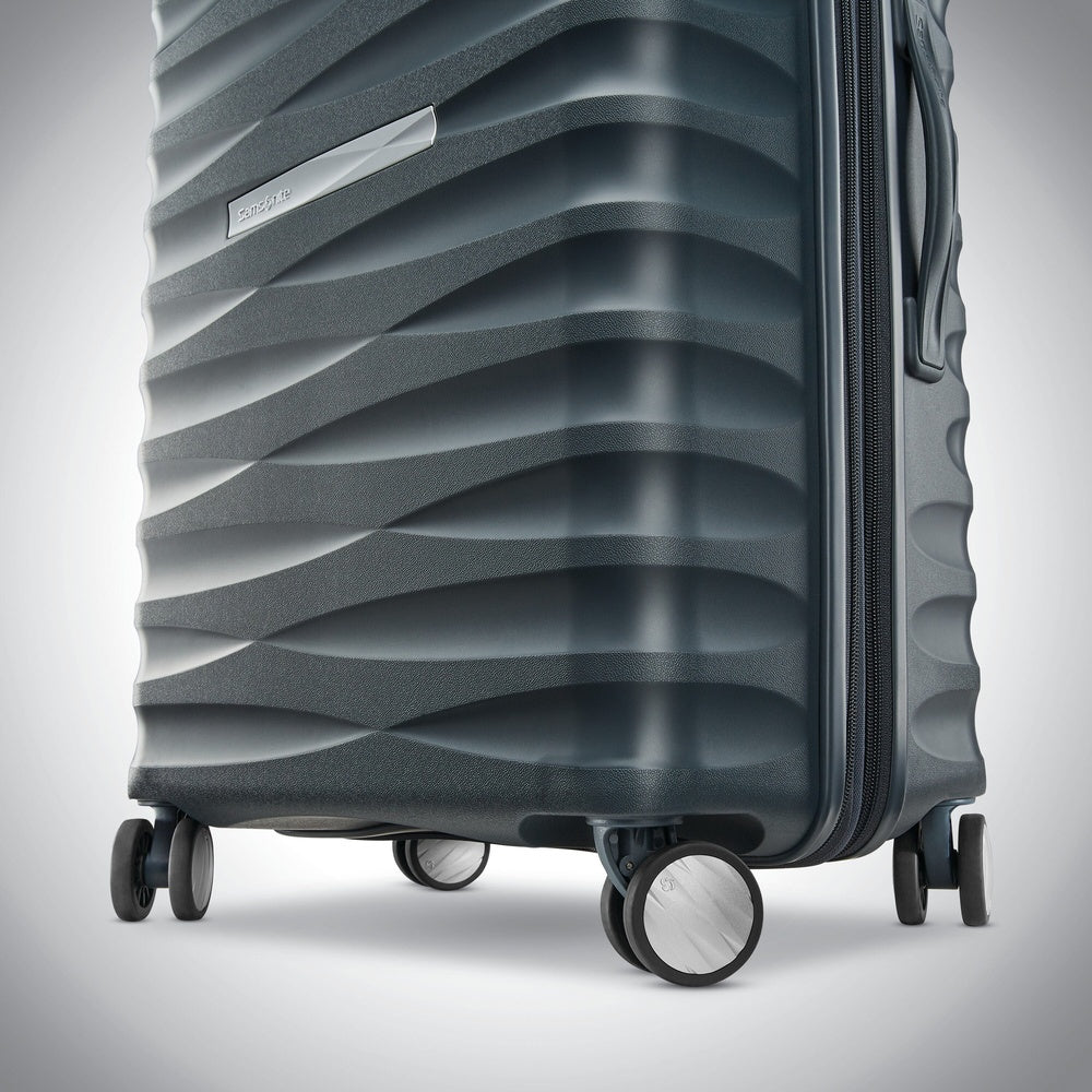 Samsonite Voltage DLX Spinner Luggage