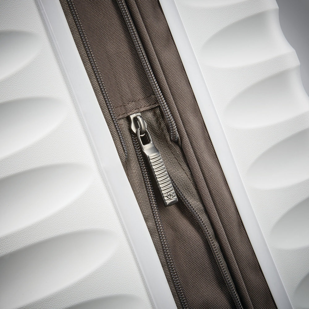 Samsonite Voltage DLX Spinner Luggage