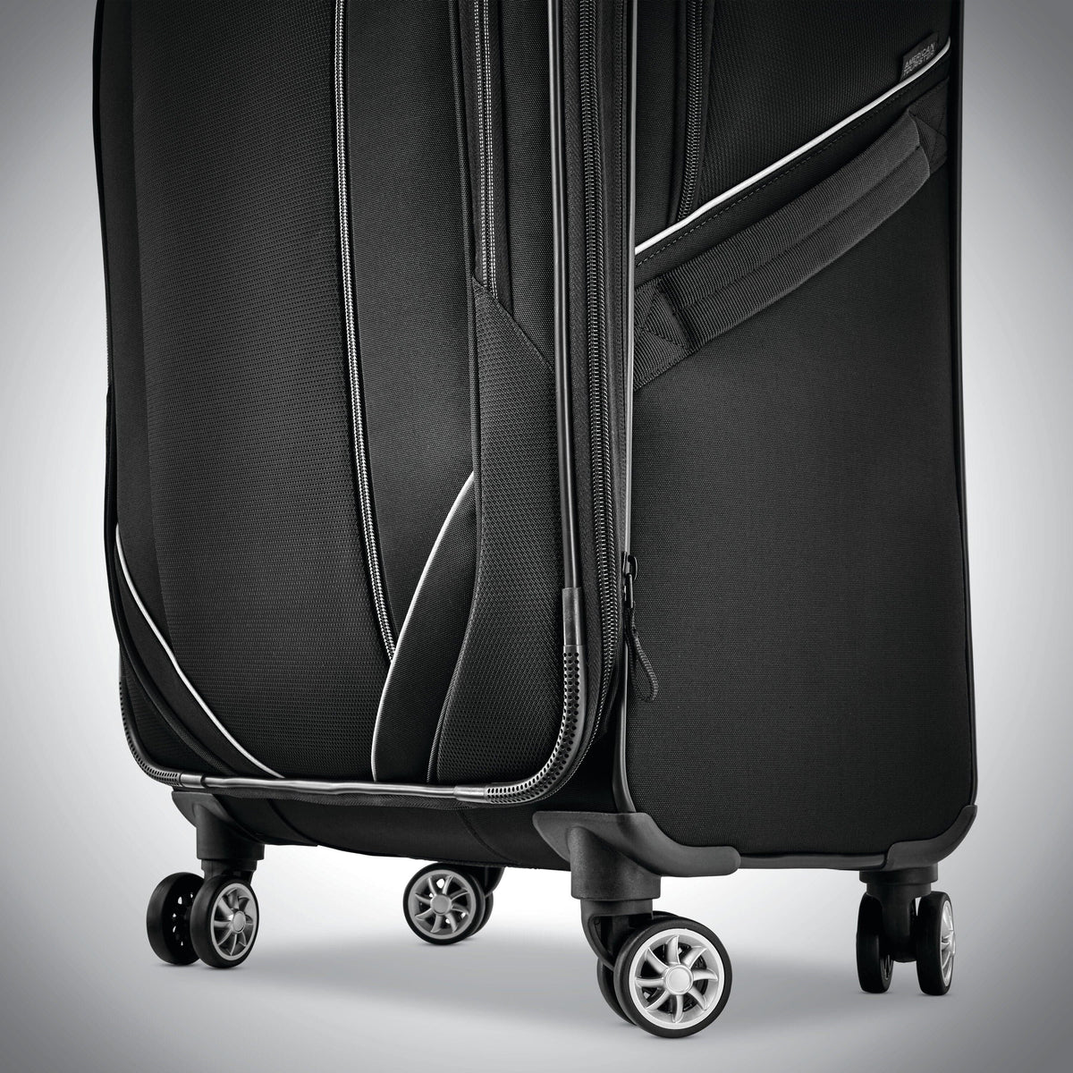 American Tourister Zoom Turbo 28" Spinner Luggage
