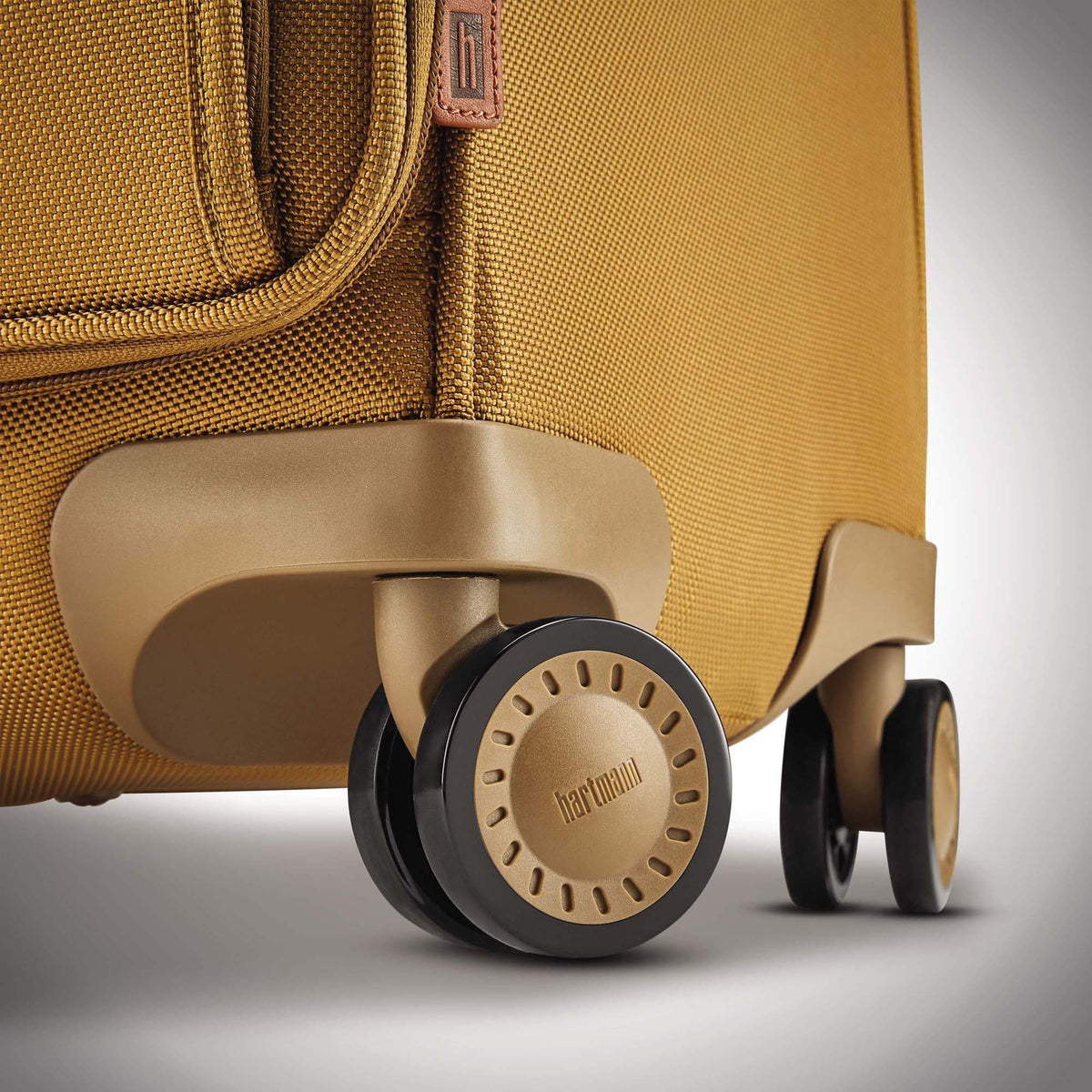 Hartmann Ratio Classic Deluxe 2 Softside Carry-On Spinner Garment Bag